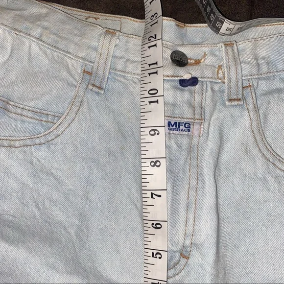 Vintage Marithe Francois Girbaud denim shorts in light blue wash, deadstock - Picture 6 of 10